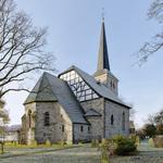 Bochum-Stiepel, ev. Dorfkirche, Außenansicht von Nordosten. Foto: LWL/Dülberg.  (vergrößerte Bildansicht wird geöffnet)