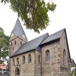 Dortmund-Brechten, ev. Kirche, ehem. St. Johann Baptist, Außenansicht von Südosten. Foto: LWL/Dülberg.  (vergrößerte Bildansicht wird geöffnet)