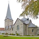 Balve, kath. Kirche St. Blasius, Außenansicht von Südosten. Foto: LWL/Dülberg.  (vergrößerte Bildansicht wird geöffnet)